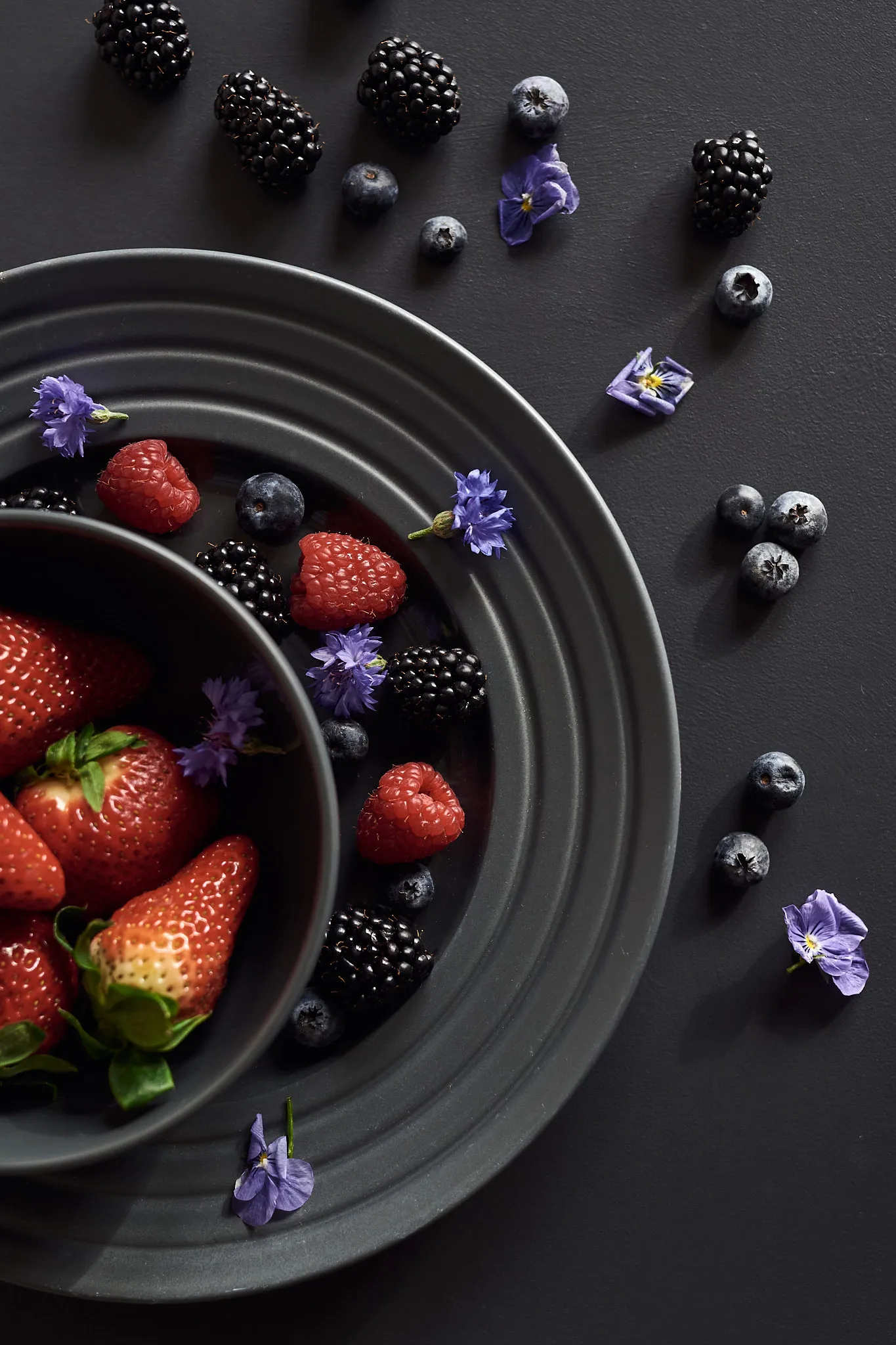 Lines tallerken Ø27 cm, Mørkegrå NJRD