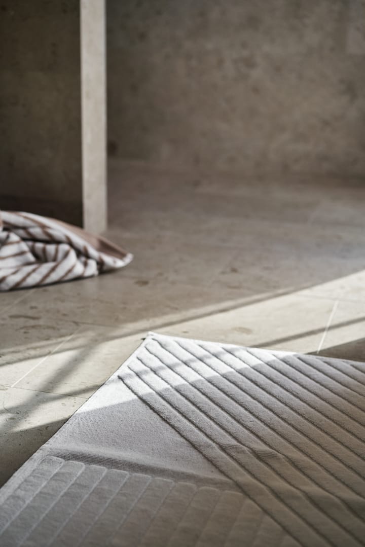 Stripes baderomsmatte 50 x 90 cm , Hvit NJRD