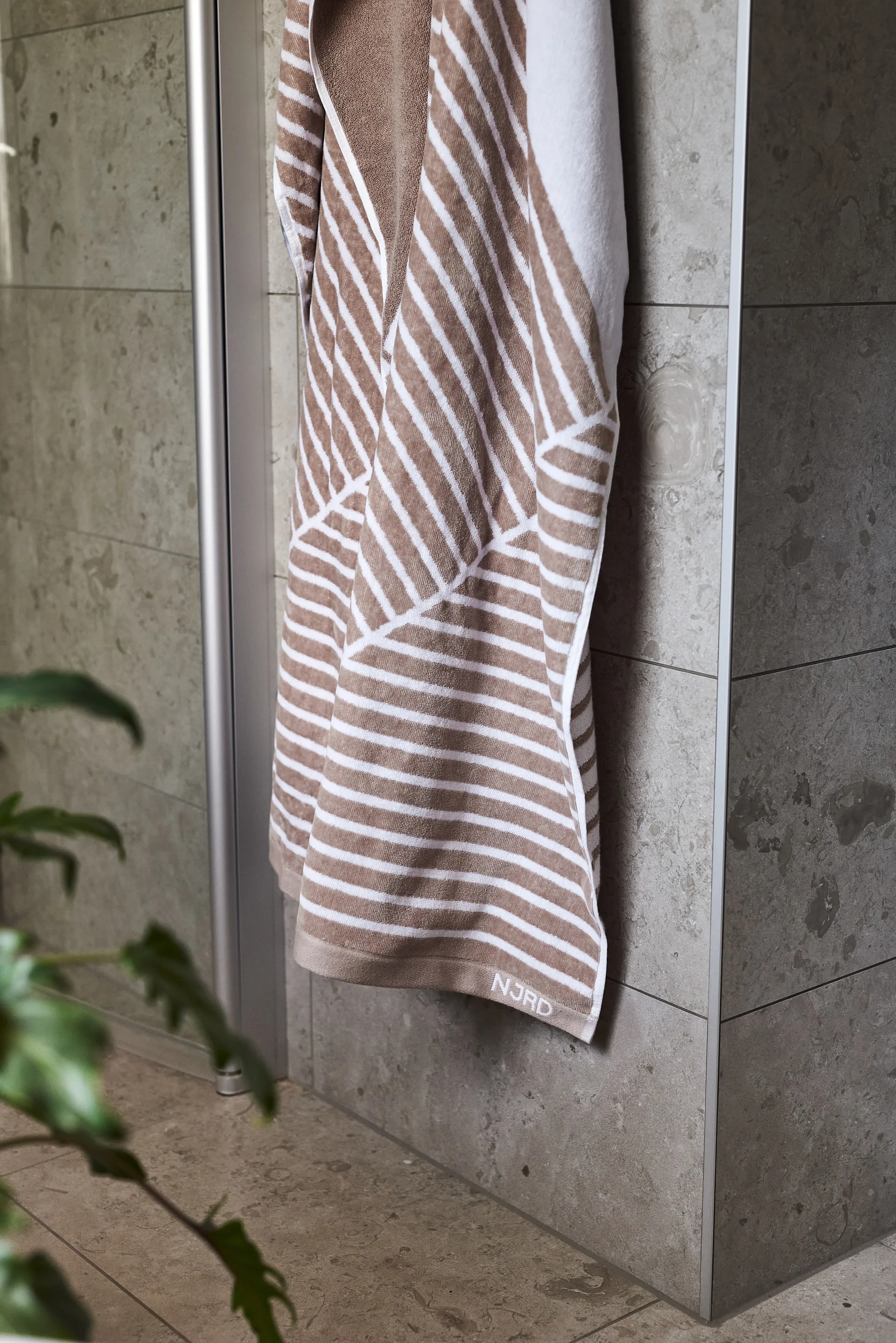 Stripes håndkle 70x140 cm, Beige NJRD