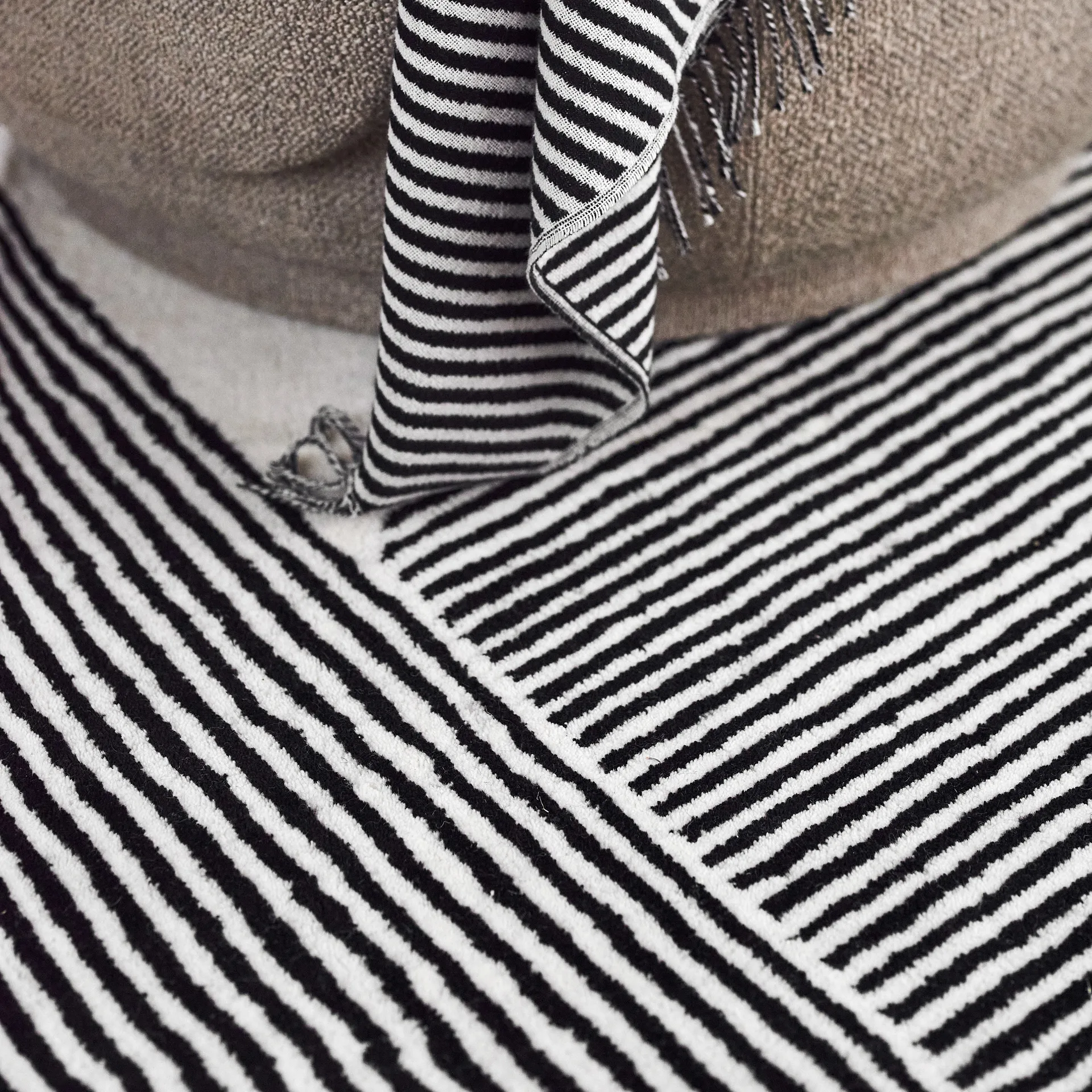 Stripes ullteppe naturhvit, 170x240 cm NJRD