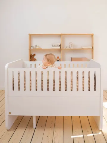 Form baby & juniorseng 166x77,5x87 cm - Hvit - Nofred