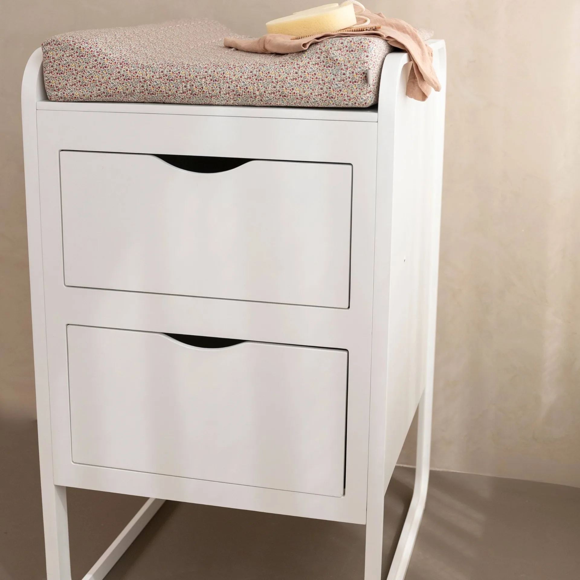 Form stellebord 65,4x56x95 cm, Hvit Nofred