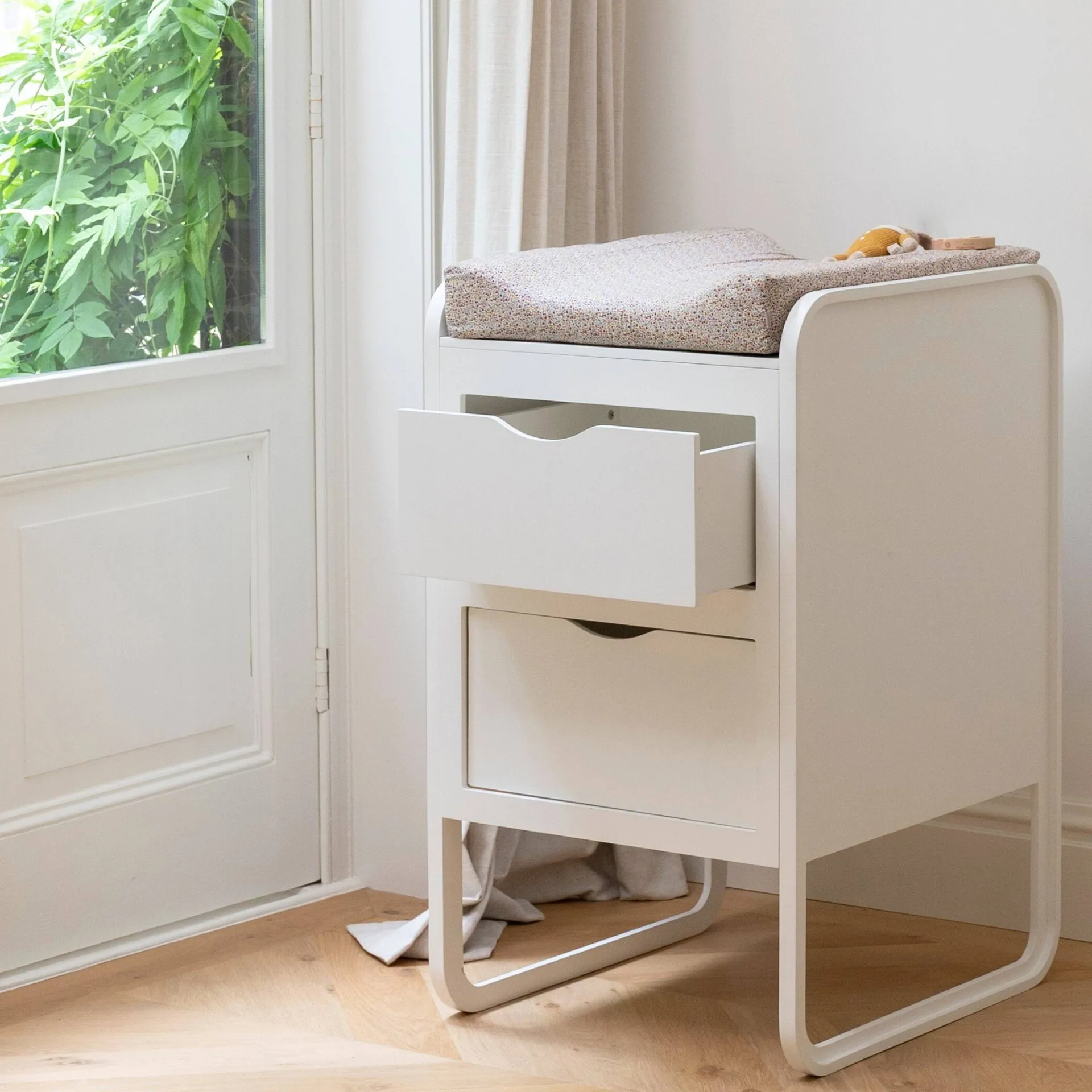 Form stellebord 65,4x56x95 cm, Hvit Nofred