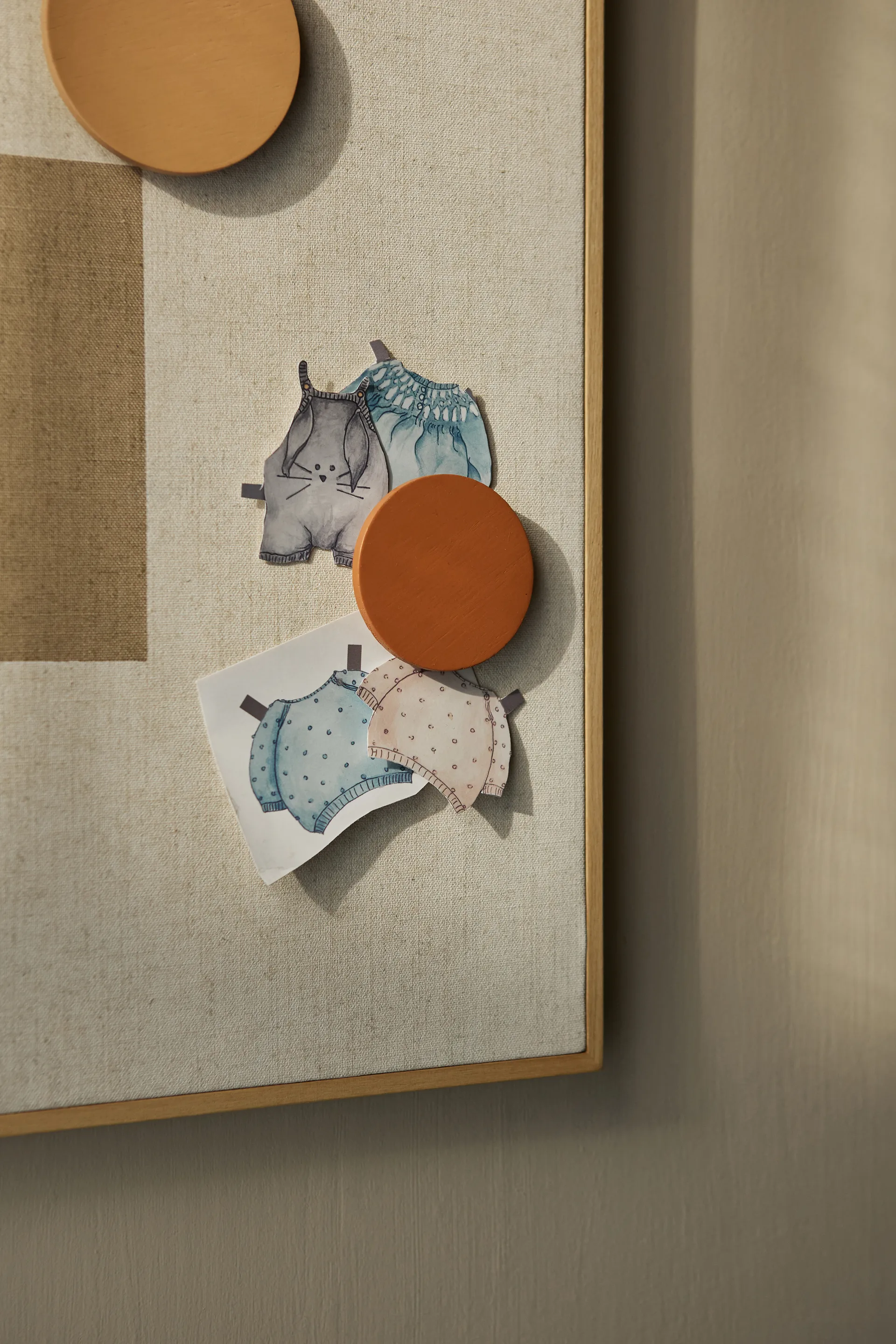 Noticeboard oppslagstavle + 3 magneter, Sand Nofred