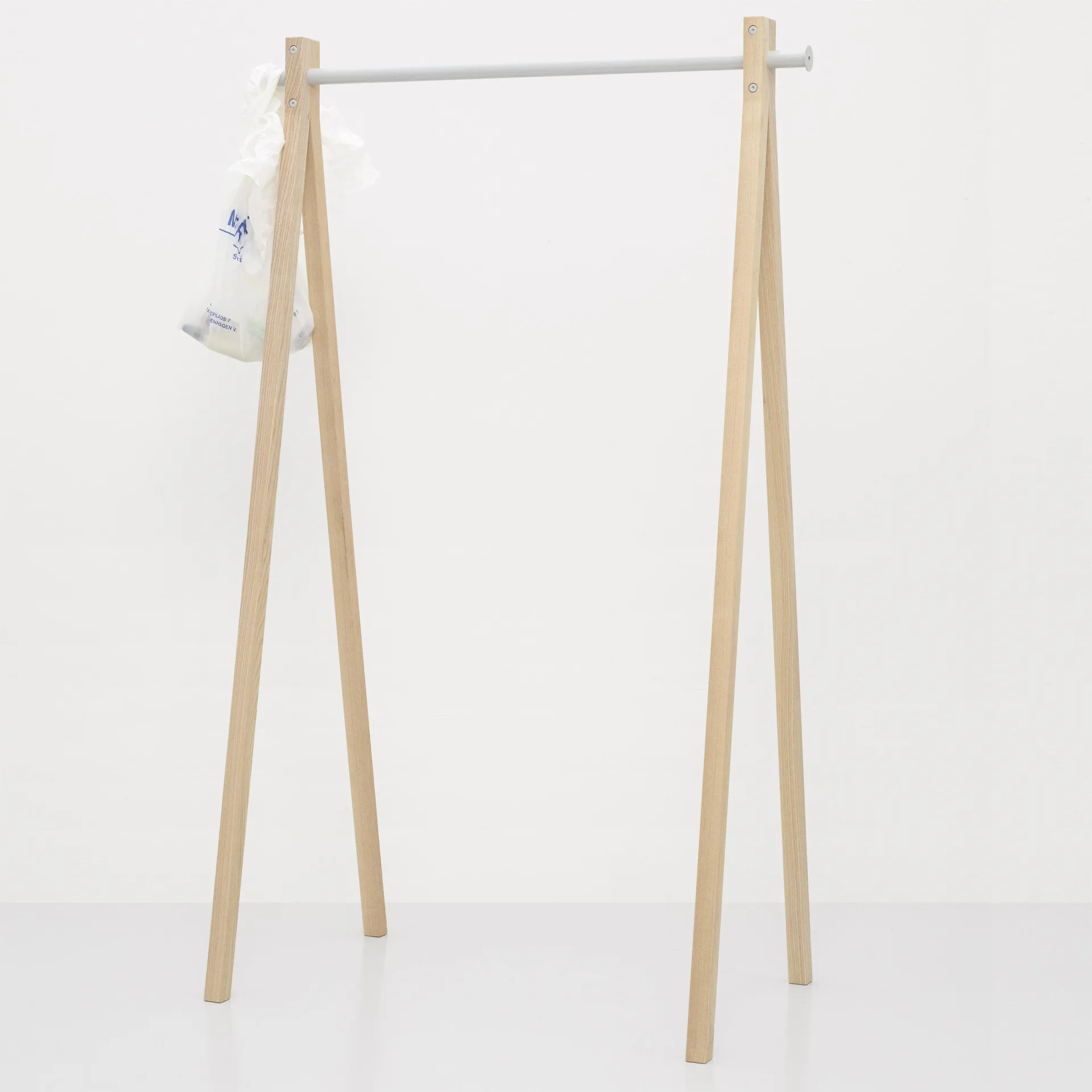 Dress-Up 90 klesstativ, natur-hvit Nomess Copenhagen