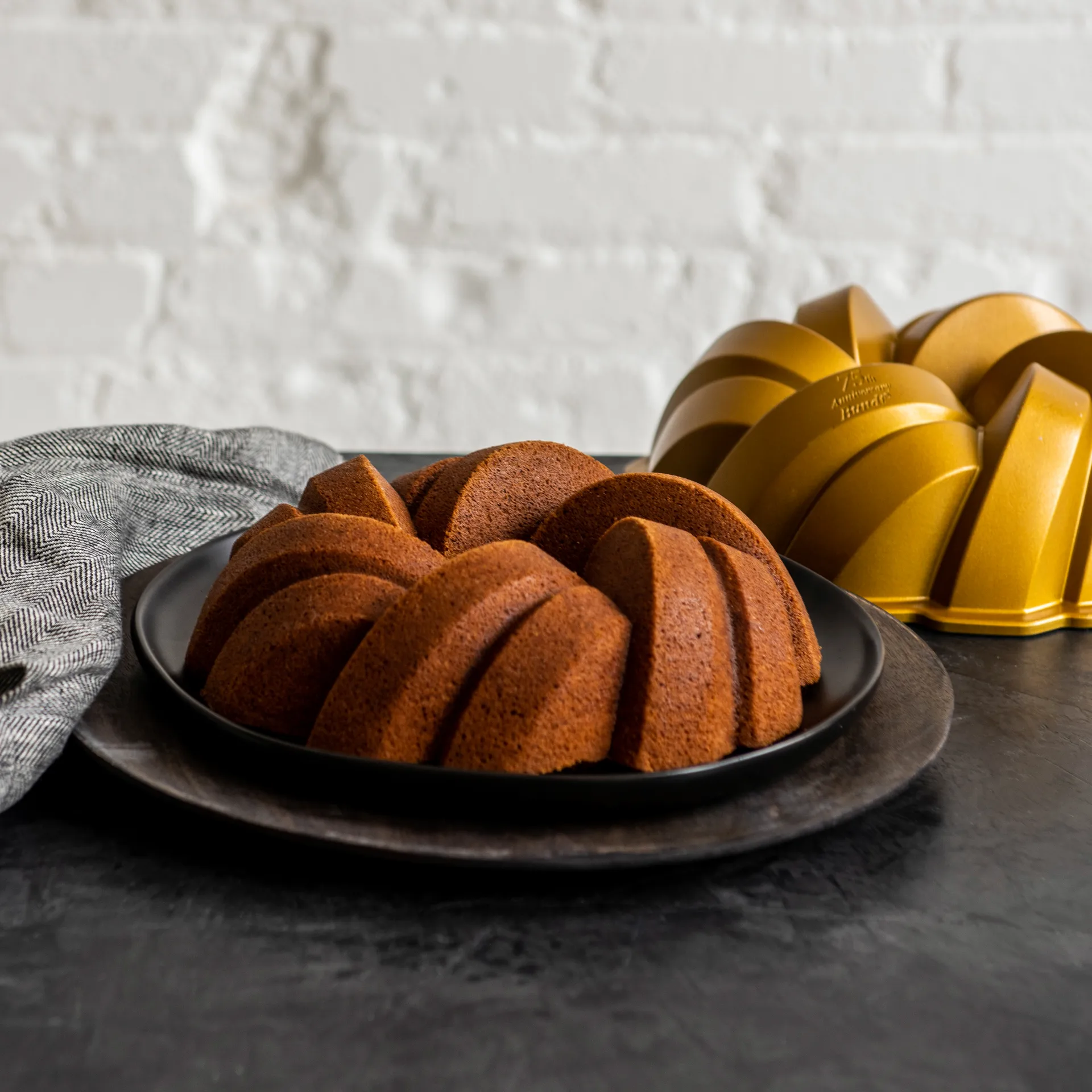 Nordic Ware 75th Anniversary Braided Bundt kakeform, 2,4 L Nordic Ware