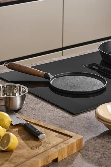 Nordwik pannekakepanne i støpejern med trehåndtak - 23 cm - Nordwik