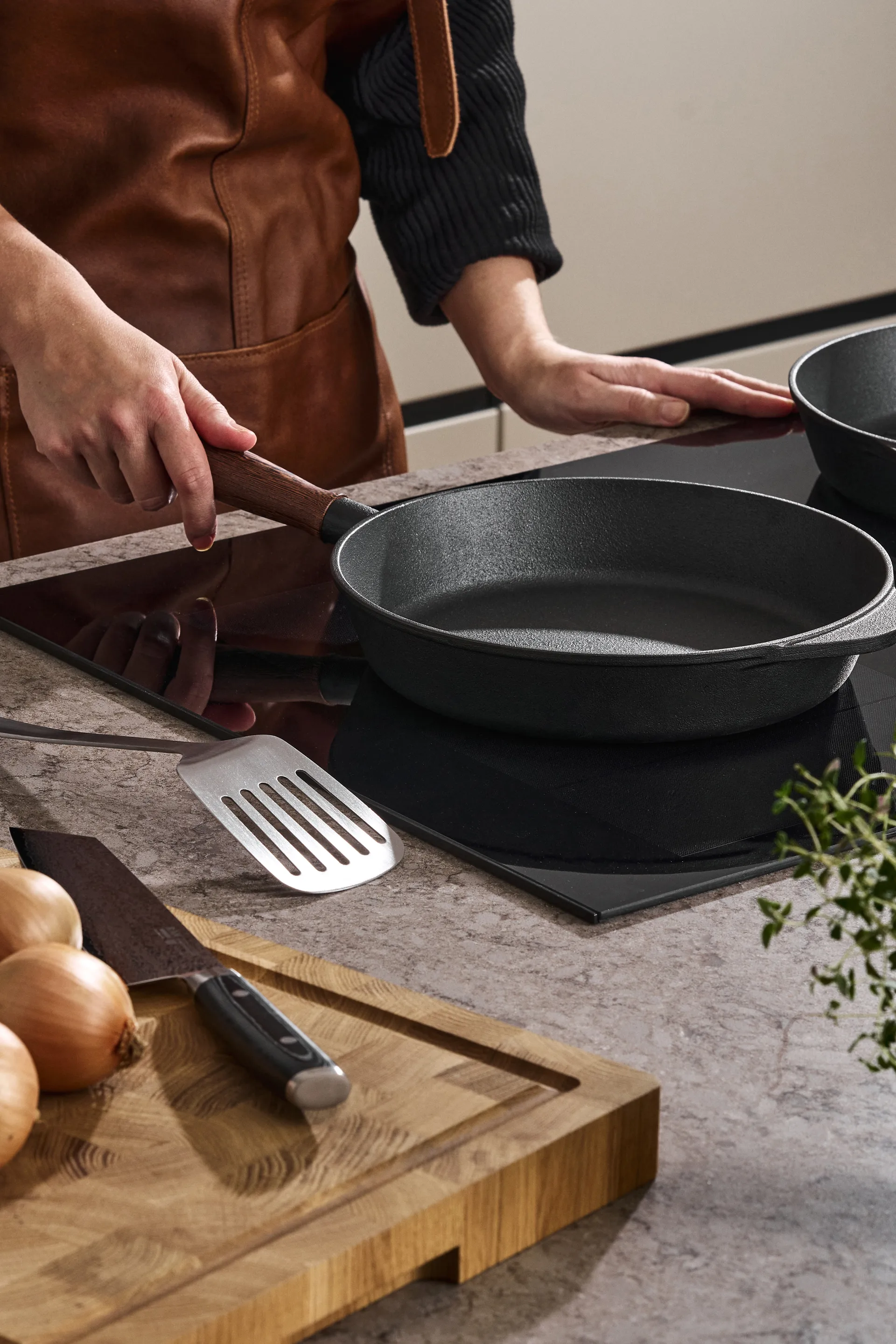 Nordwik stekepanne i støpejern med trehåndtak, 28 cm Nordwik