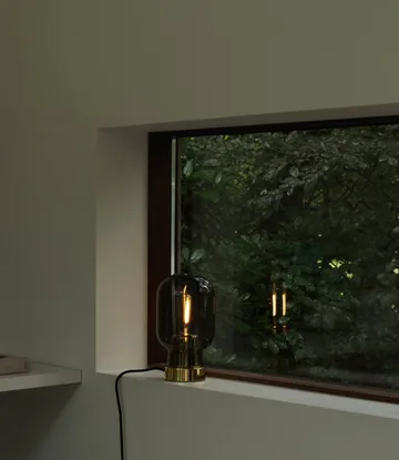 Amp bordlampe - grå-messing - Normann Copenhagen