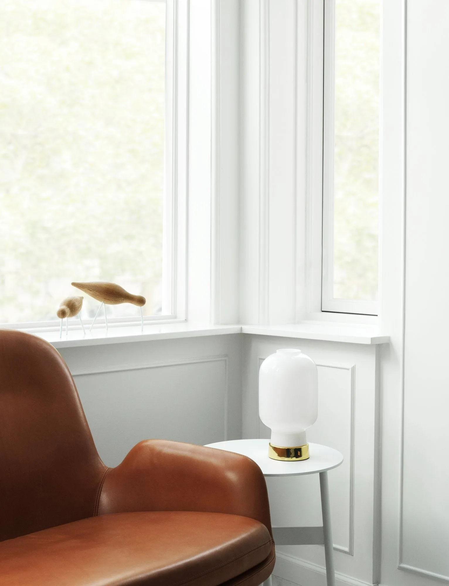 Amp bordlampe, Hvit-messing Normann Copenhagen