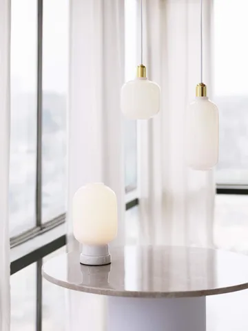 Amp lampe liten - Hvit-messing - Normann Copenhagen