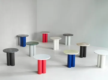 Dit sidebord Ø40 cm - White Carrara-bright blue - Normann Copenhagen