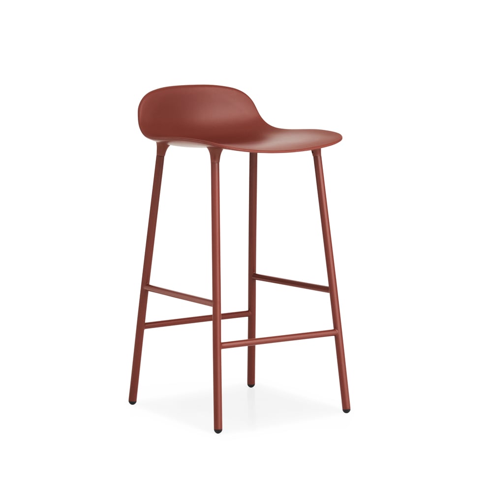 Bilde av Normann Copenhagen Form barstol lav red rødlakkerte stålben