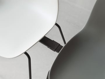 Form Chair stablebar stol svarte ben 2-pakning, Hvit - undefined - Normann Copenhagen