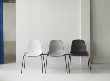 Form Chair stablebar stol svarte ben 2-pakning, Hvit - undefined - Normann Copenhagen