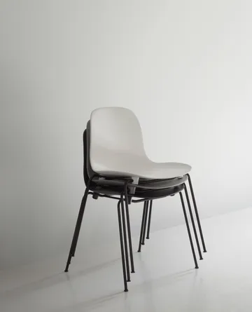 Form Chair stablebar stol svarte ben 2-pk, Hvit - Normann Copenhagen