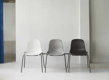 Form Chair stablebar stol svarte ben 2-pk, Hvit - Normann Copenhagen