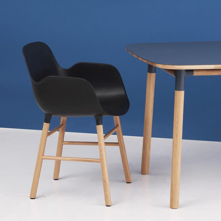 Form karmstol - blue, eikeben - Normann Copenhagen