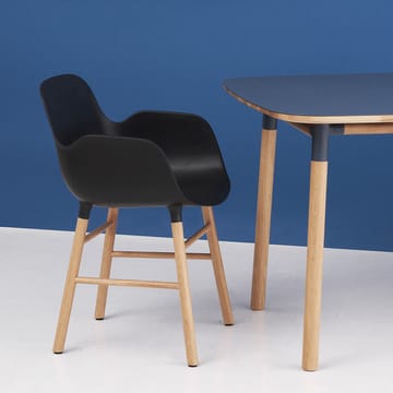 Form karmstol - red, eikeben - Normann Copenhagen