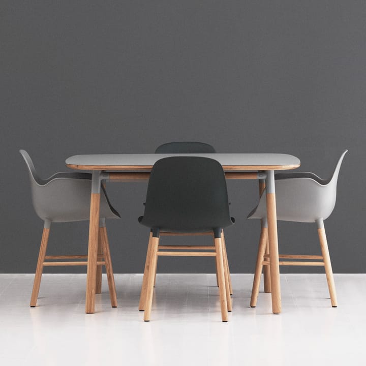 Form karmstol, red, eikeben Normann Copenhagen