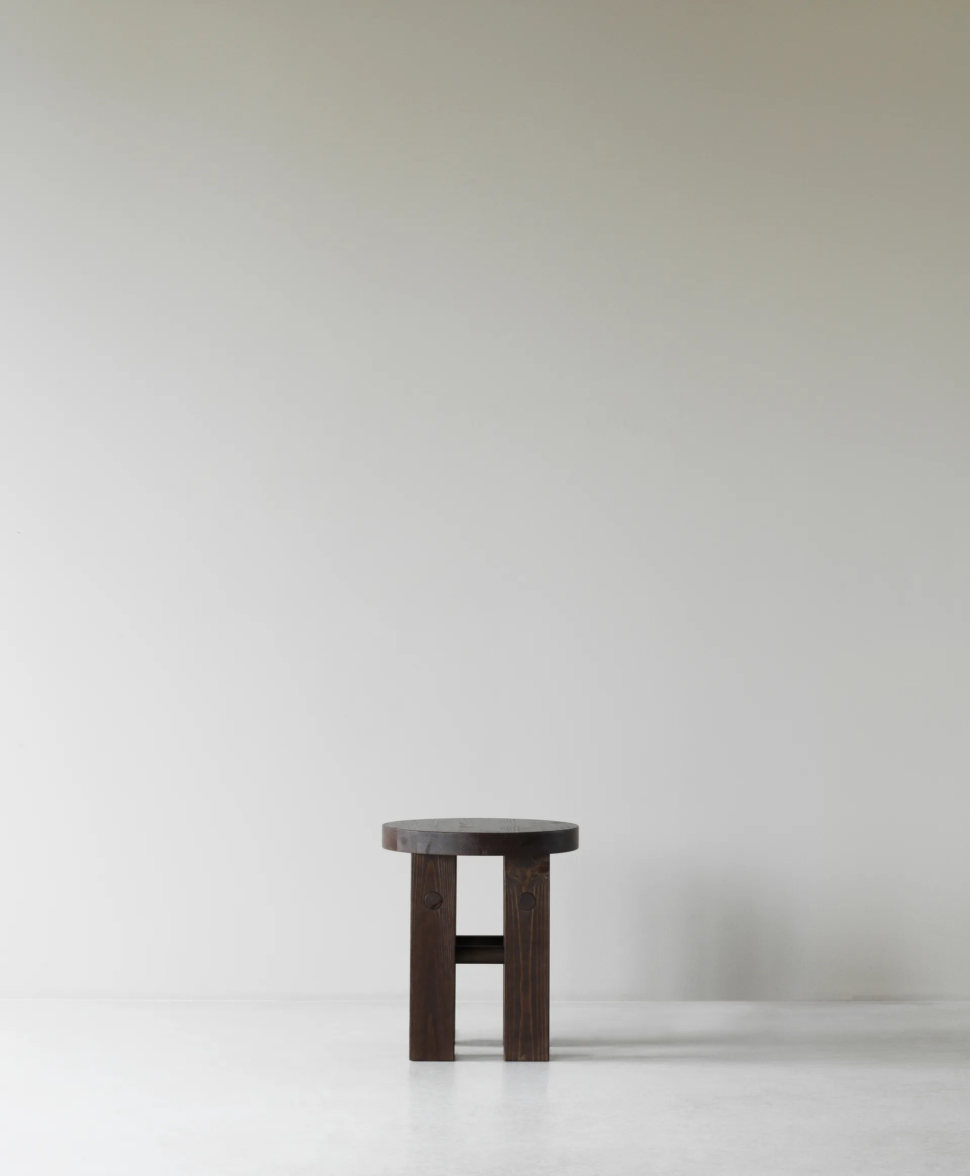 Fyr rund krakk 45 cm, Dark brown, Ø40x45 cm Normann Copenhagen