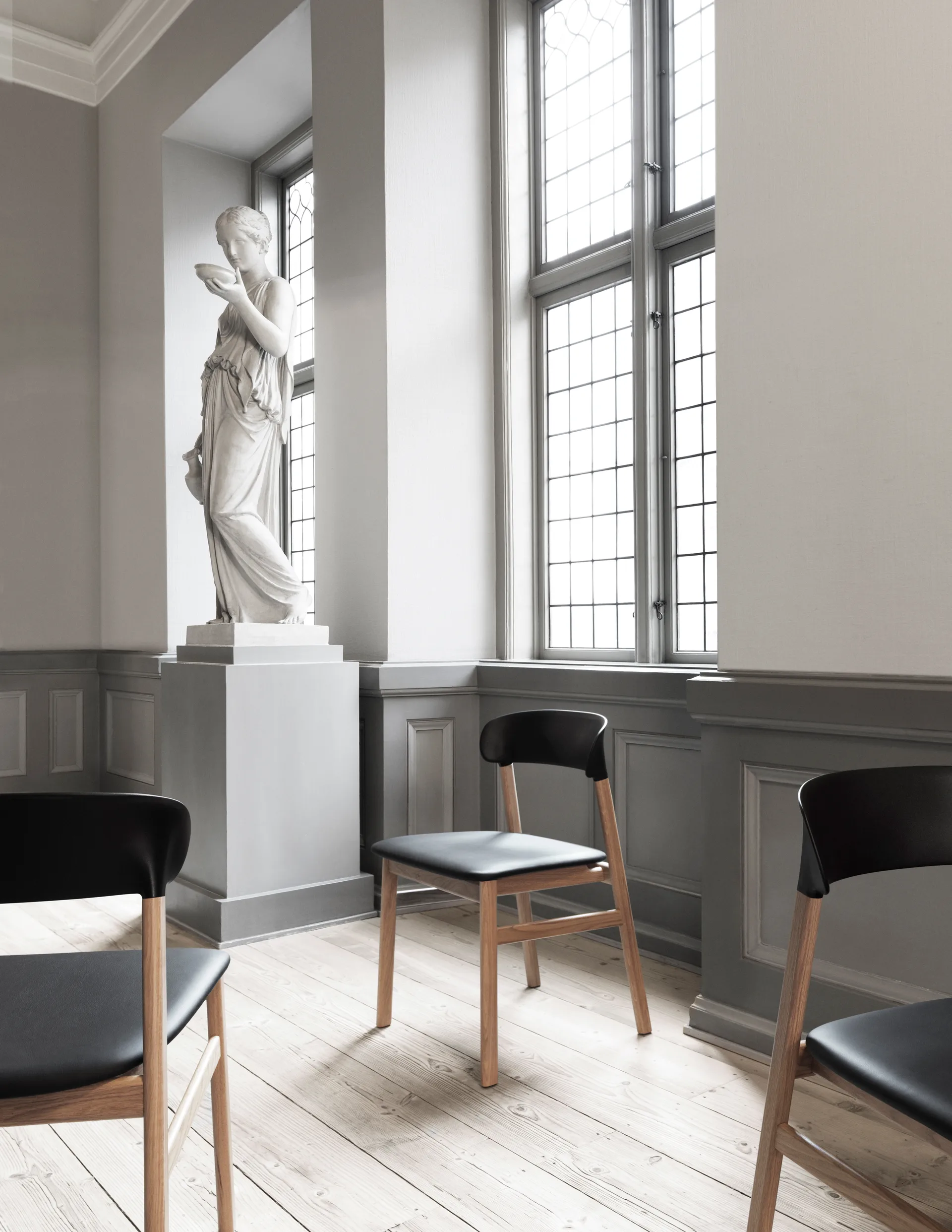 Herit karmstol eik, Black Normann Copenhagen