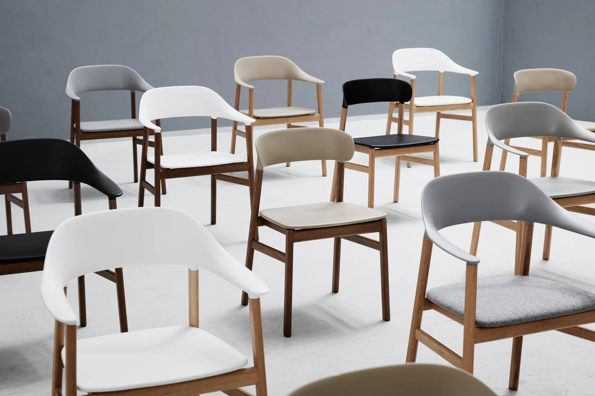 Herit stol røkt eik, Grå Normann Copenhagen