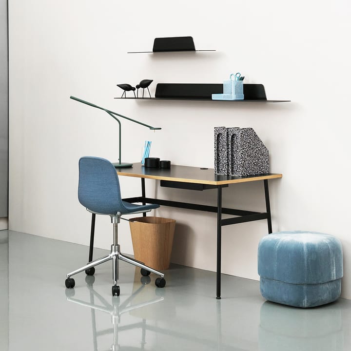 Journal skrivebord, sort laminat, sorte stålben og skuff Normann Copenhagen