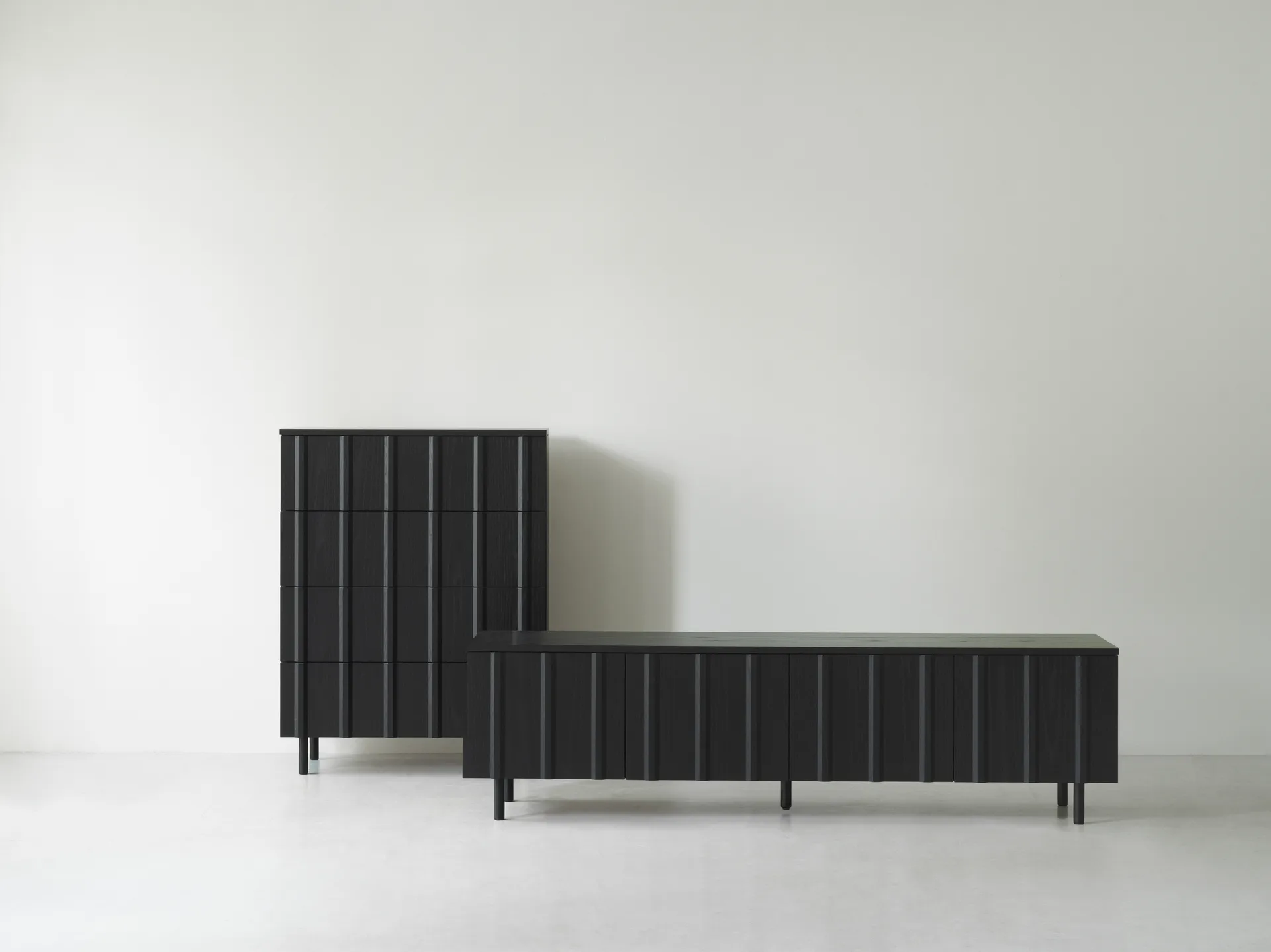 Rib kommode 4 skuffer, Soft Black Normann Copenhagen