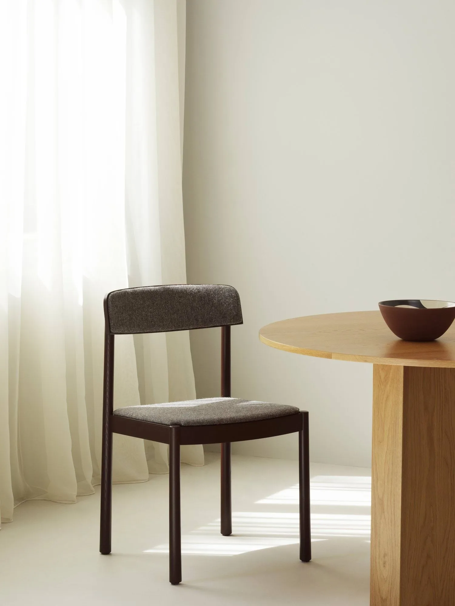 Timb stol, Brown ask Normann Copenhagen