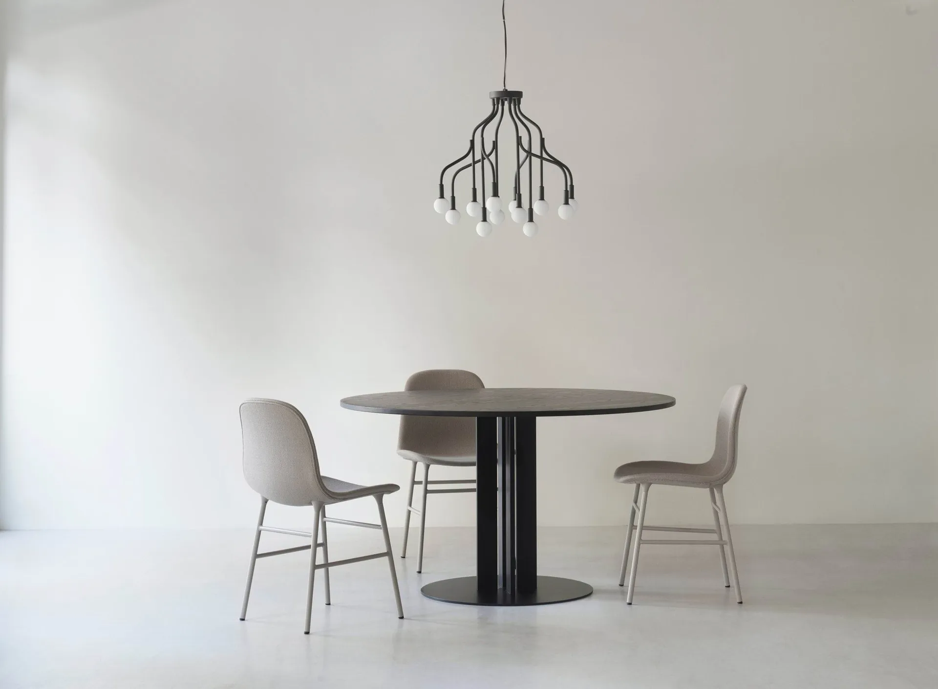 Vekst Taklampe Small, Svart Normann Copenhagen