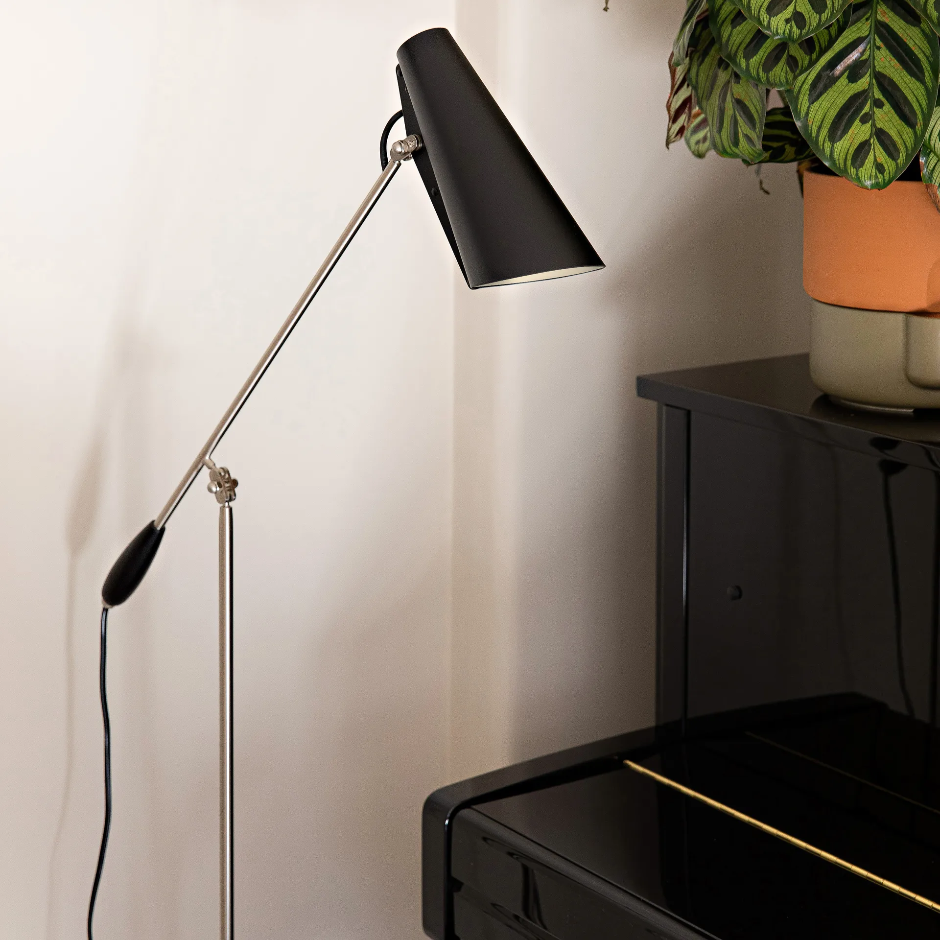 Birdy gulvlampe, Black-steel Northern