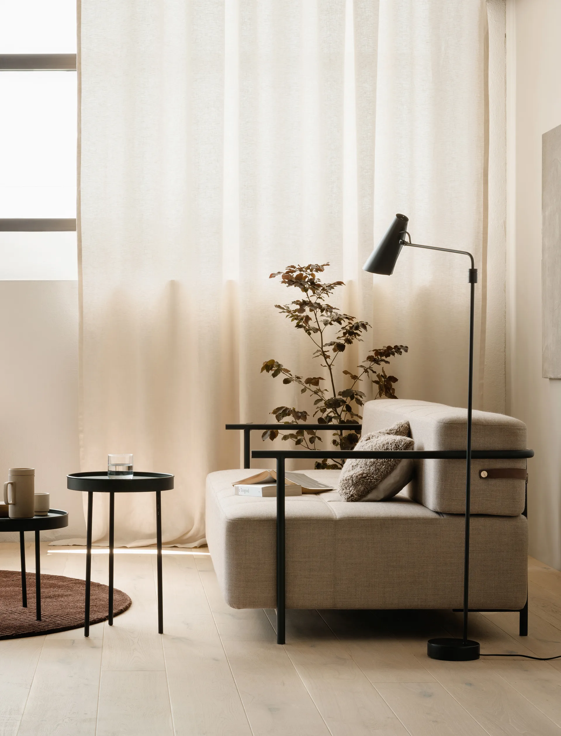 Birdy swing gulvlampe, Svart-svart Northern