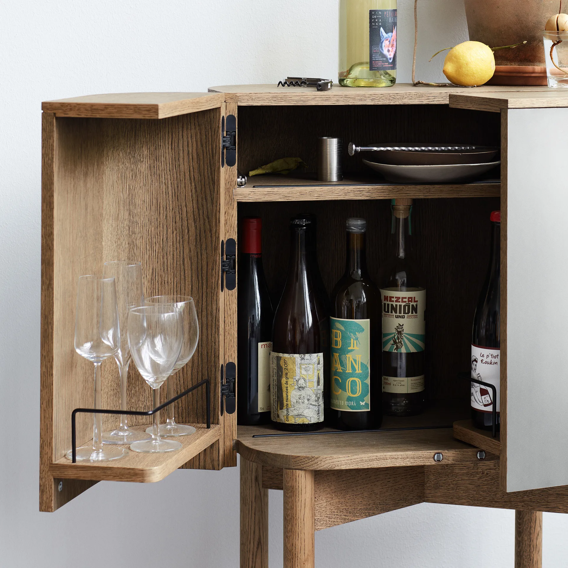 Loud barskap på hjul, Røkt eik Northern