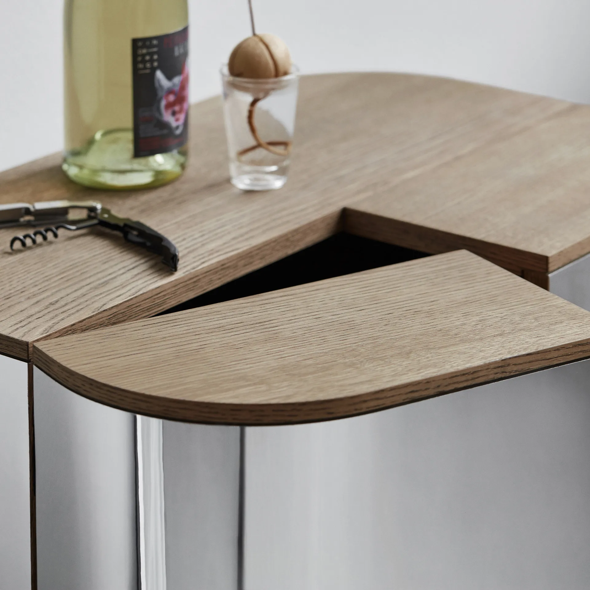 Loud barskap på hjul, Røkt eik Northern