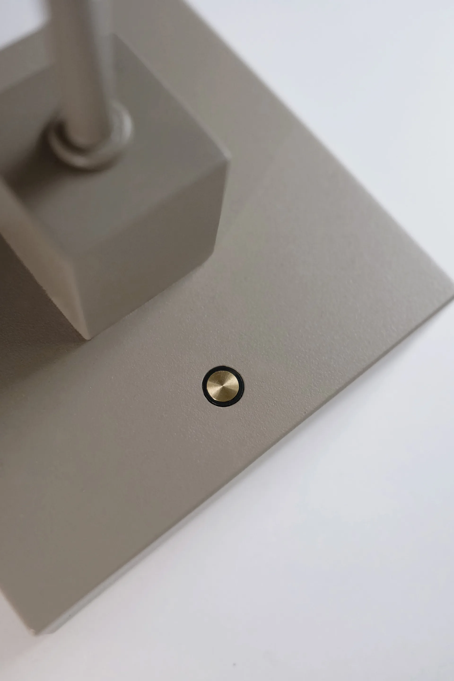 Snowball portabel bordlampe 33 cm, Grey beige Northern