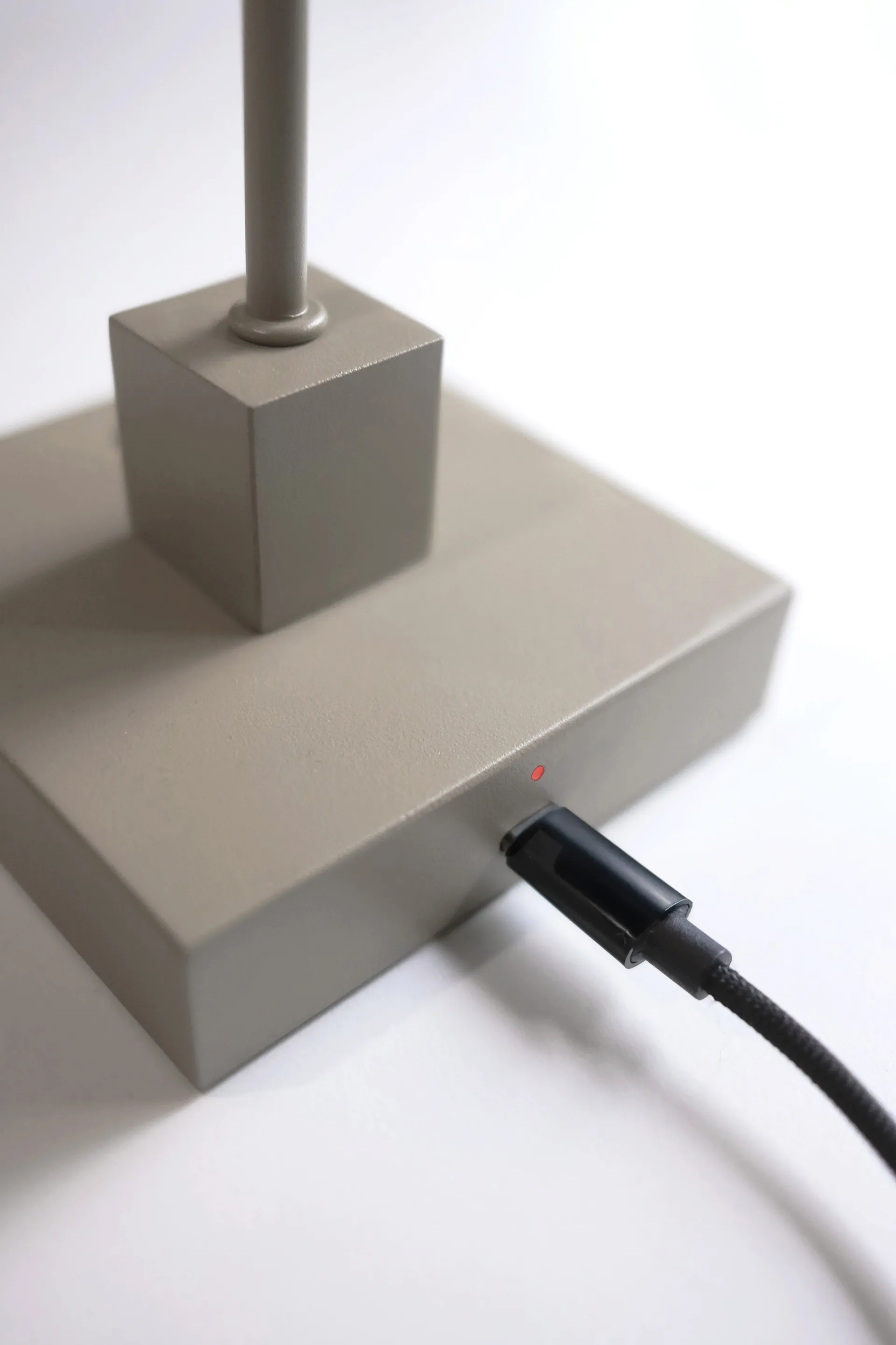 Snowball portabel bordlampe 33 cm, Grey beige Northern