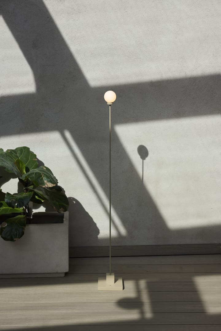Snowball portabel gulvlampe 122 cm, Messing Northern