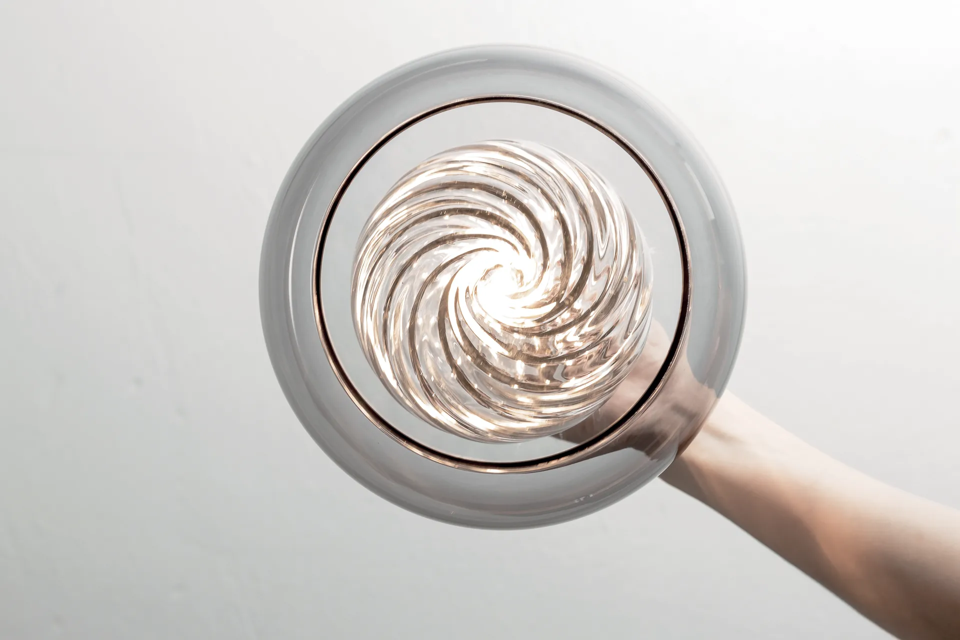 Inside takpendel, Grey Oblure