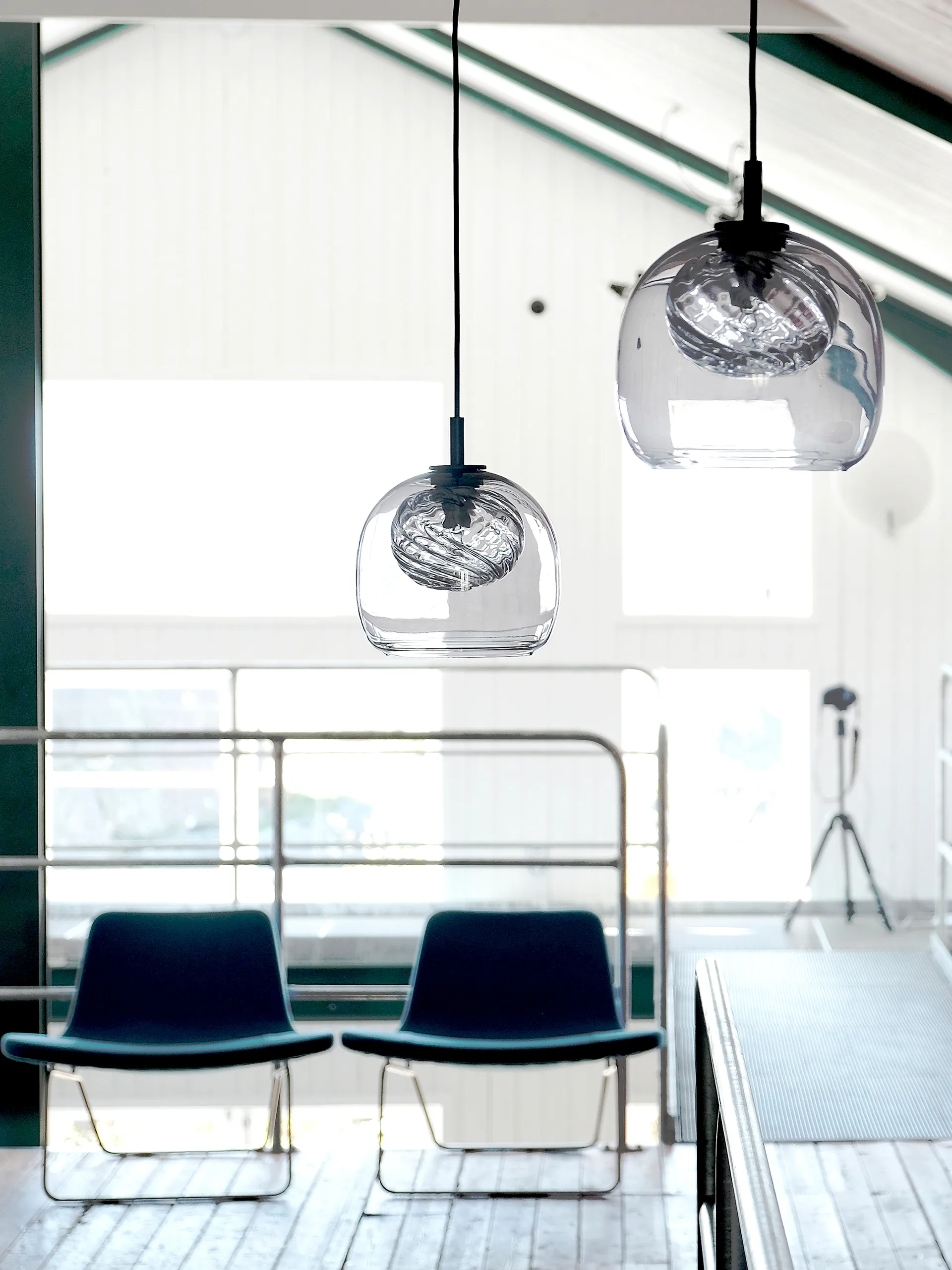 Inside takpendel, Grey Oblure