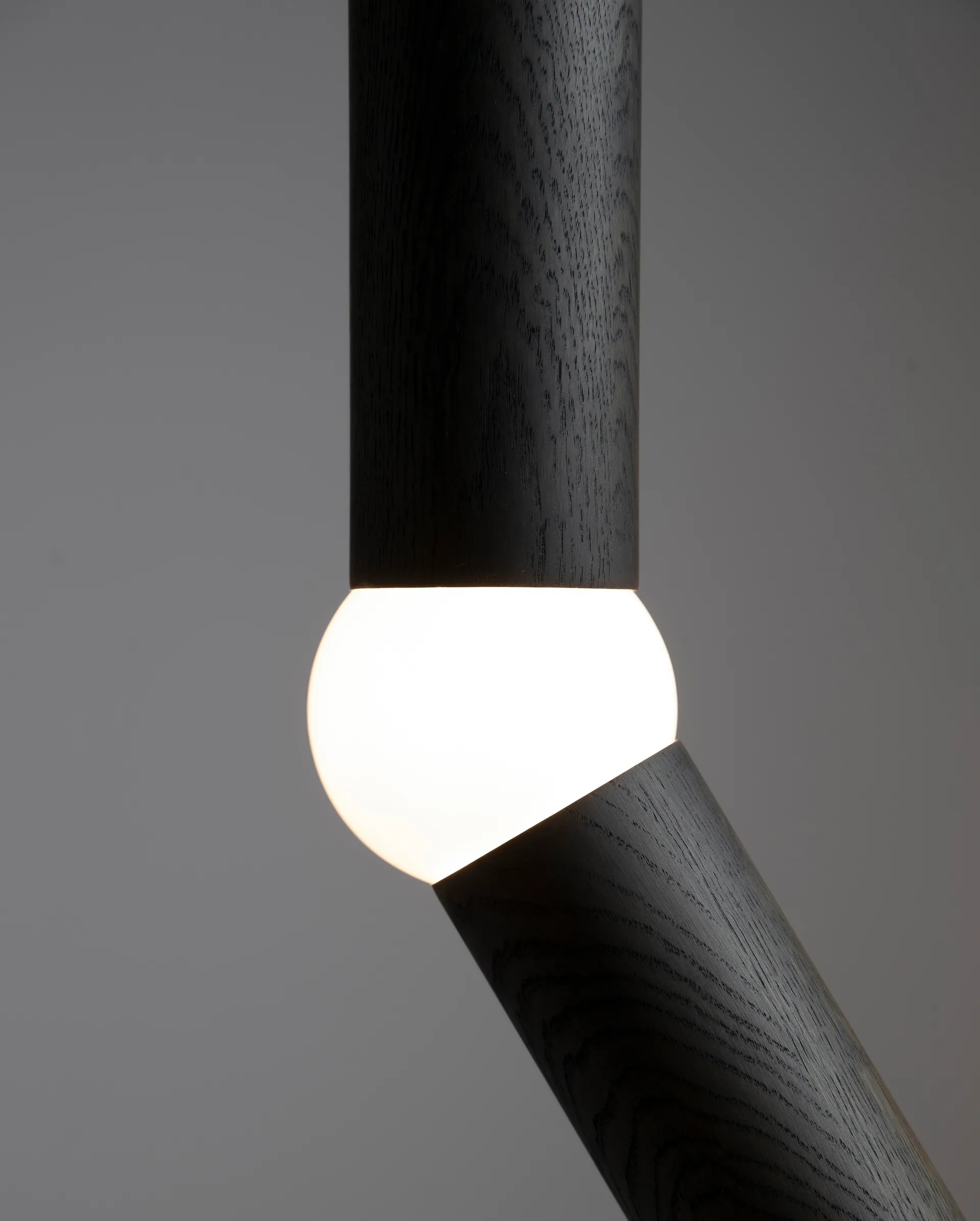 Lightbone stålampe 124,3 cm, Black oak Oblure