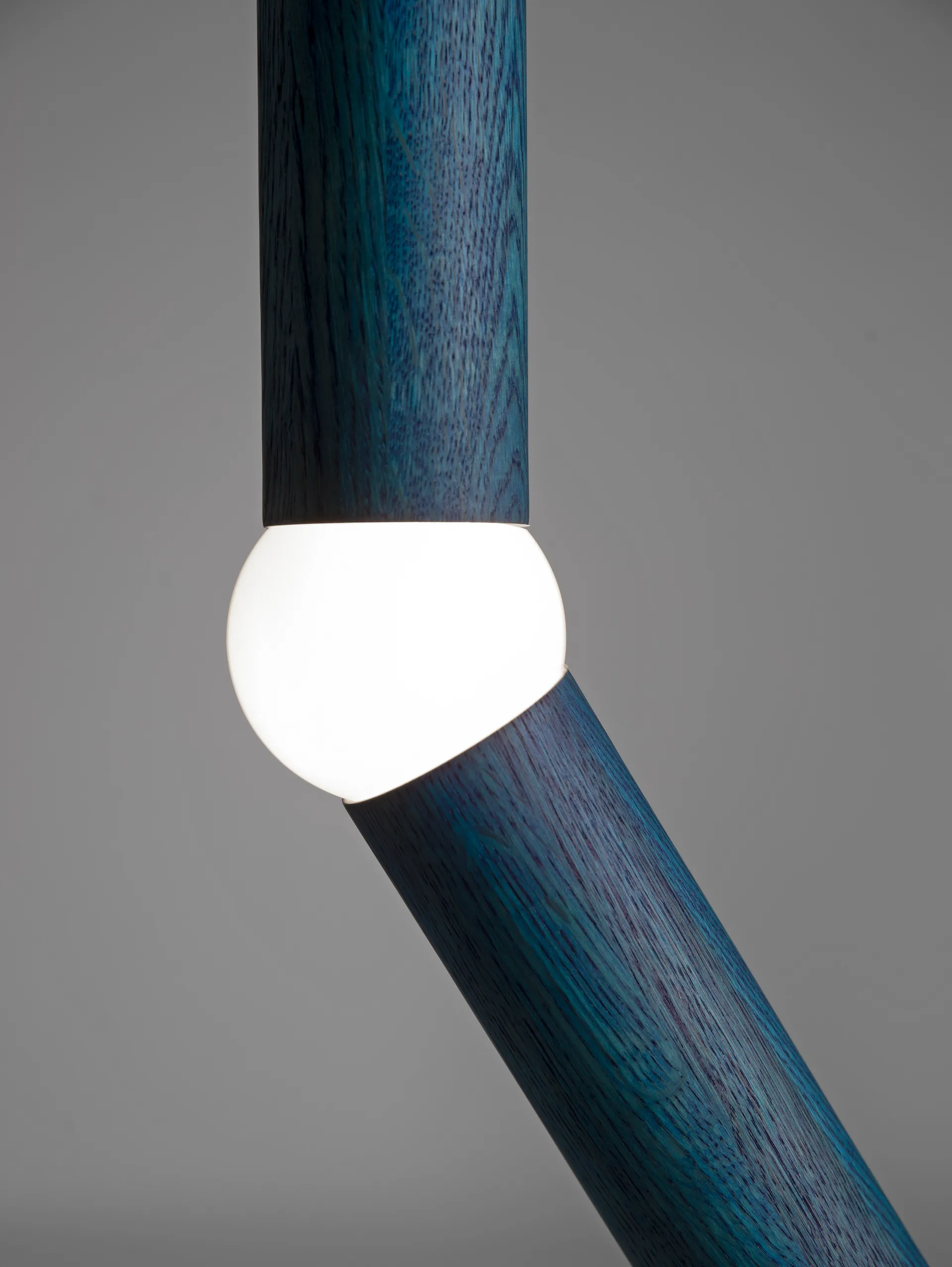 Lightbone stålampe 124,3 cm, Blue oak Oblure