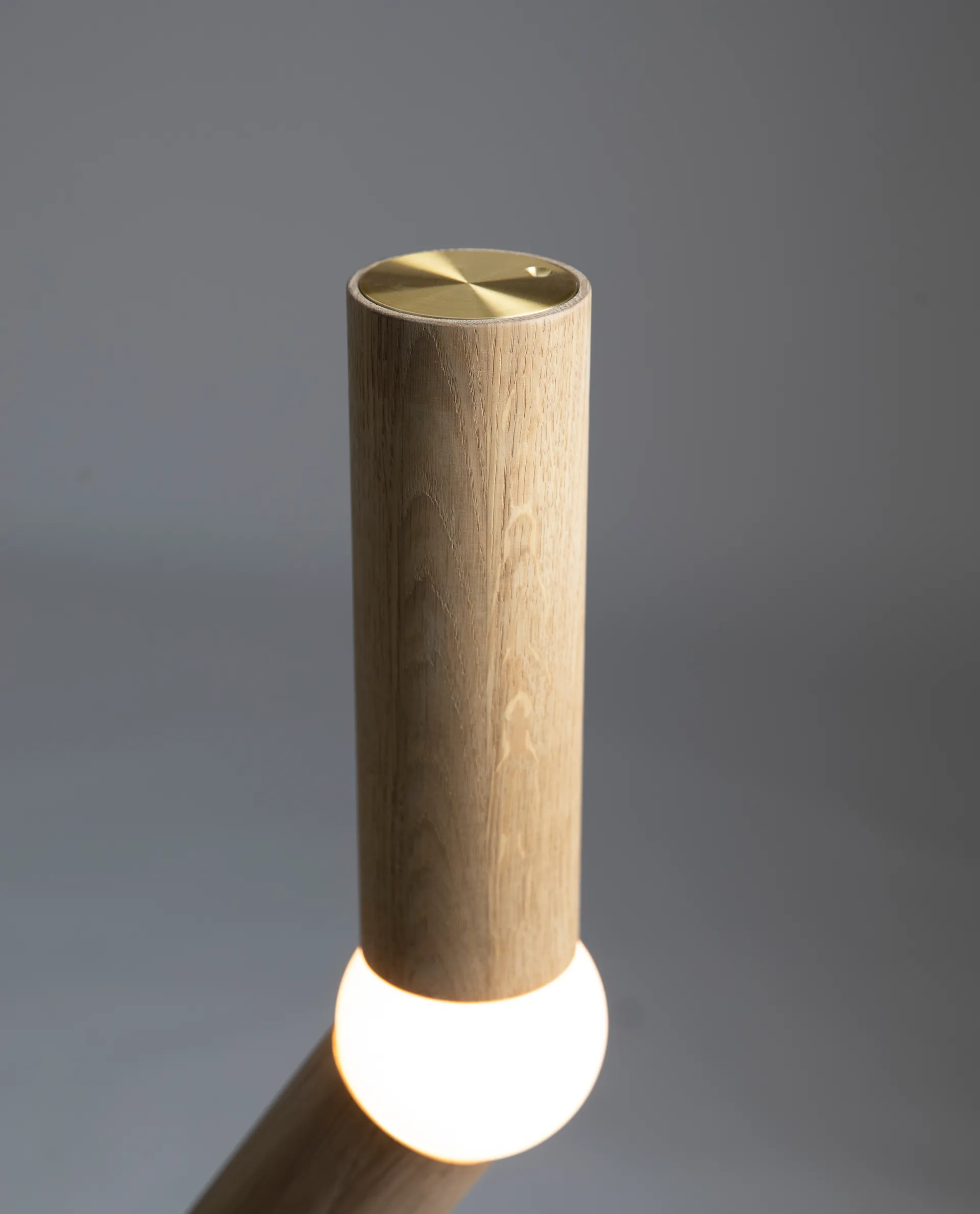 Lightbone stålampe 124,3 cm, Natural oak Oblure