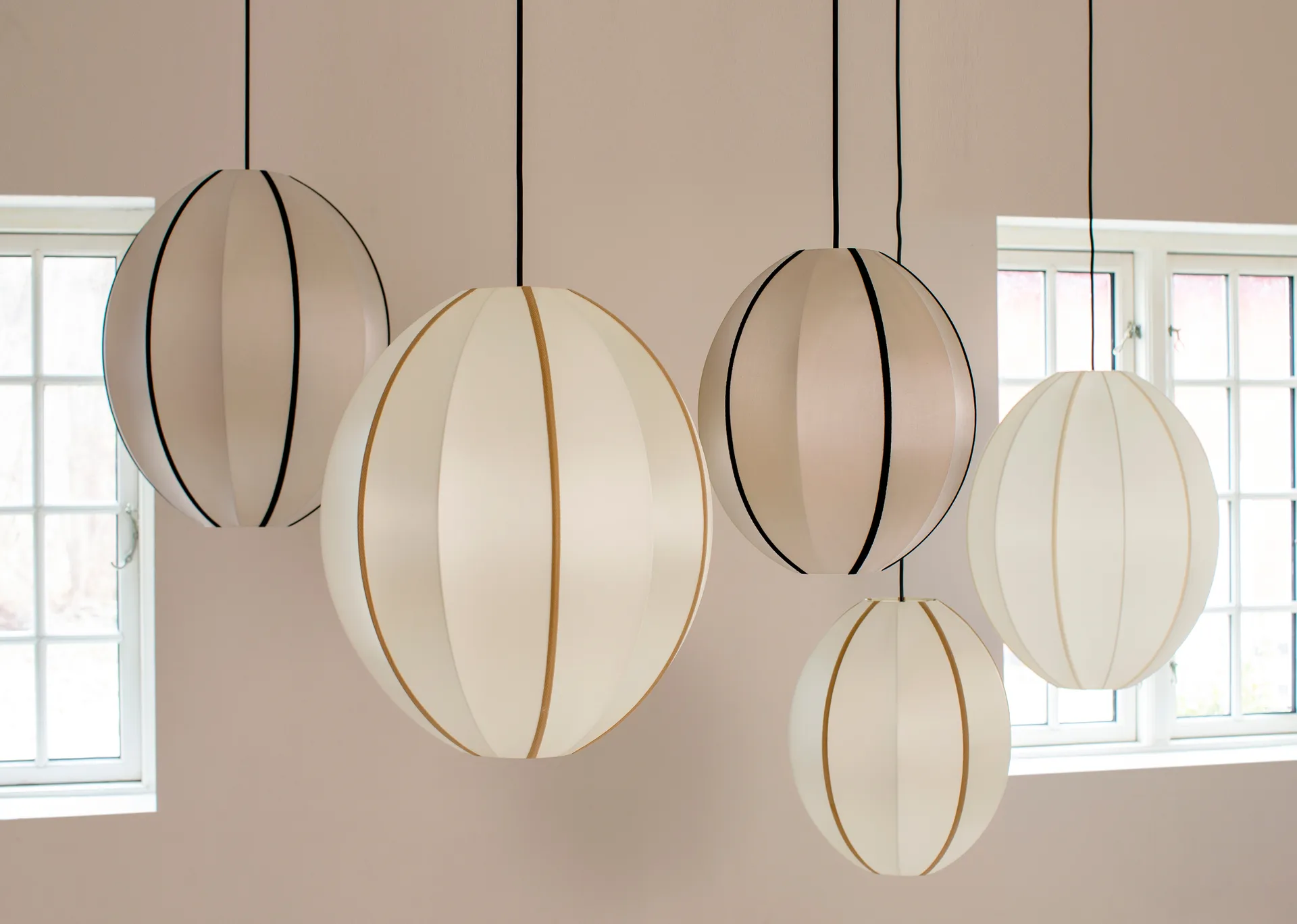 Indochina Classic Oval L lampeskjerm, Offwhite-amber Oi Soi Oi