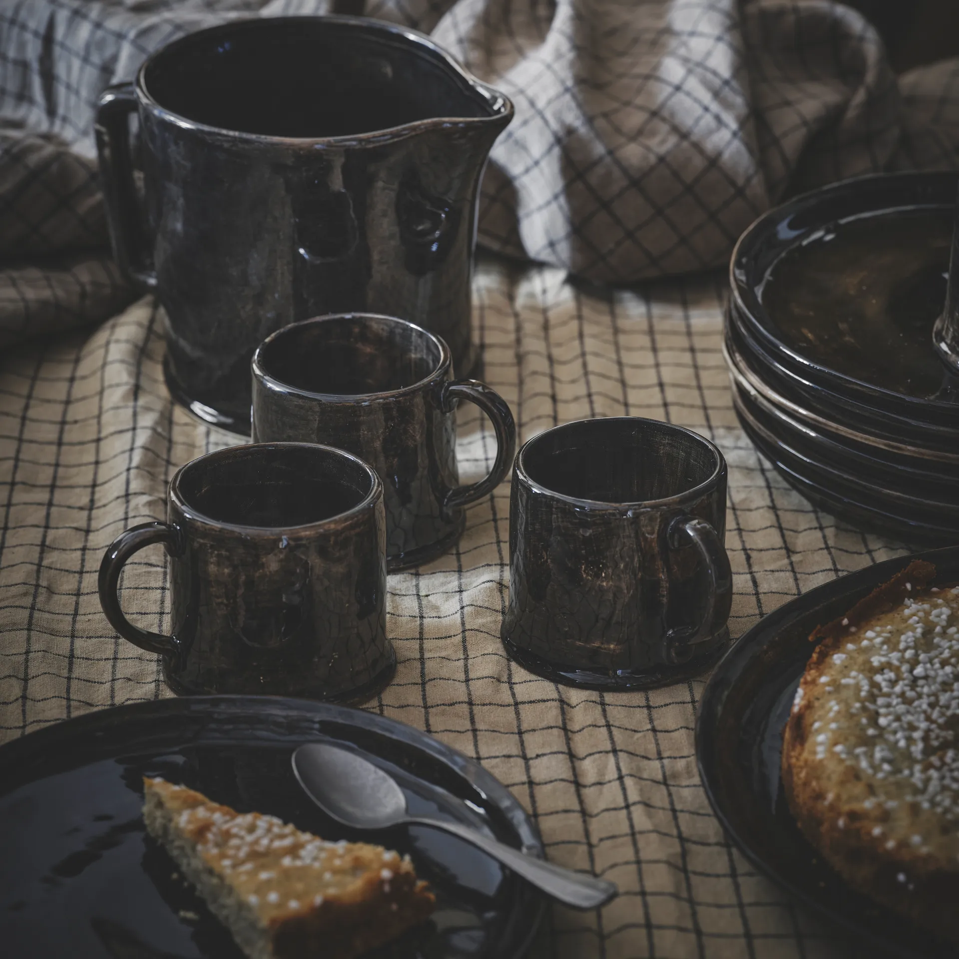 Yuki tallerken, Brun-svart Olsson & Jensen