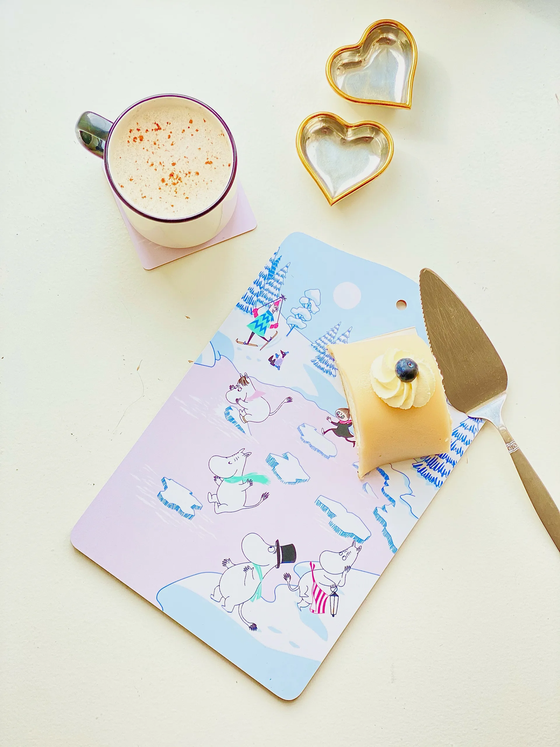 Mummitrollet skjærefjøl vinter 2022 20 x 30 cm, Blå-hvit-rosa Opto Design