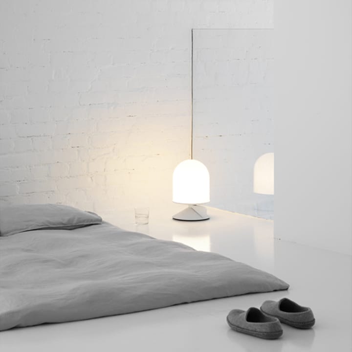 Vinge bordlampe, Rognebær, opalglass Örsjö Belysning