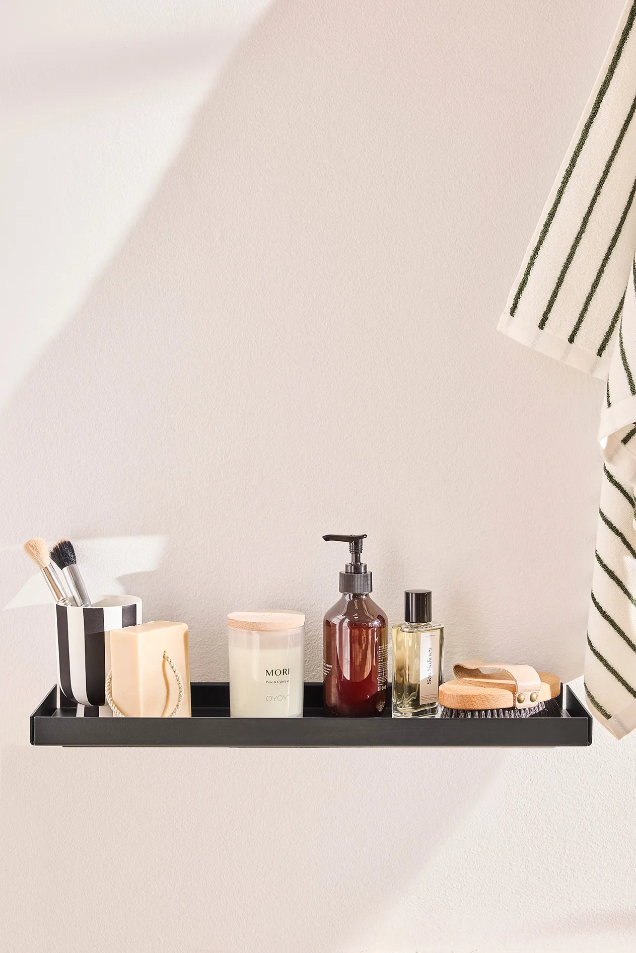 Bakku vegghylle small 16x50 cm, Black OYOY