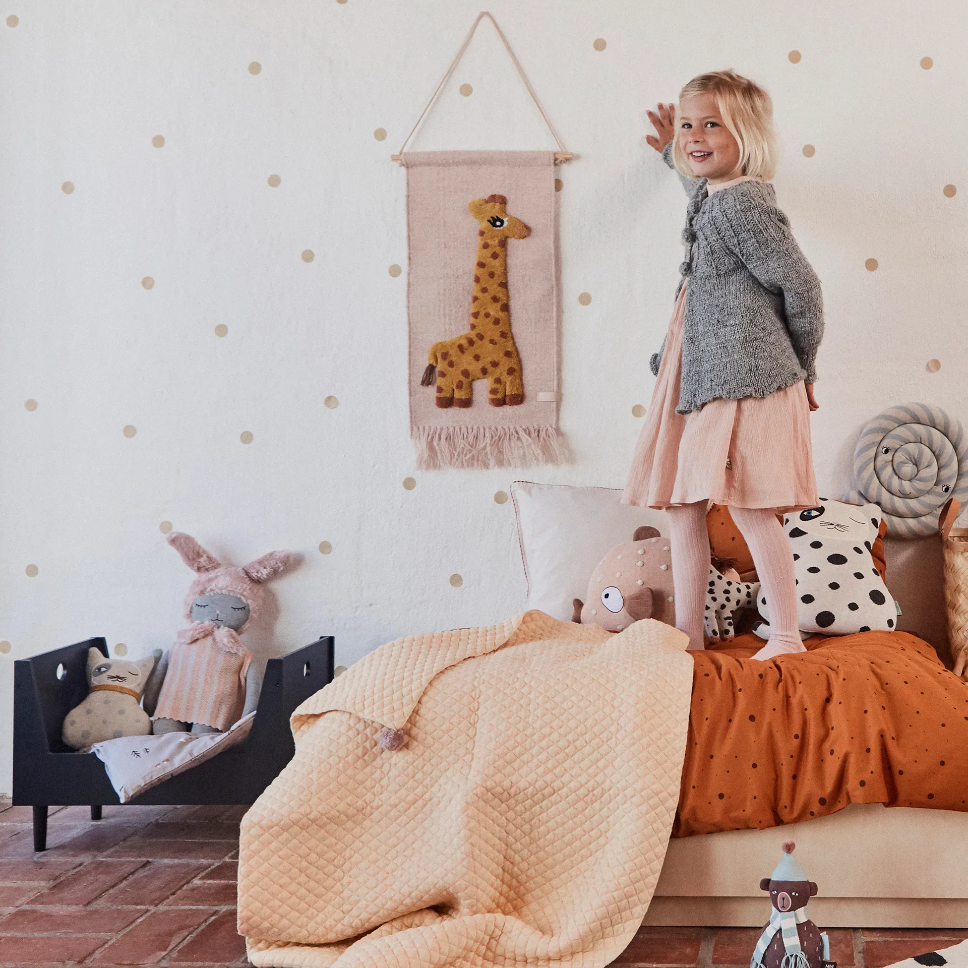 Giraffe veggdekorasjon 32x70 cm, Rose OYOY