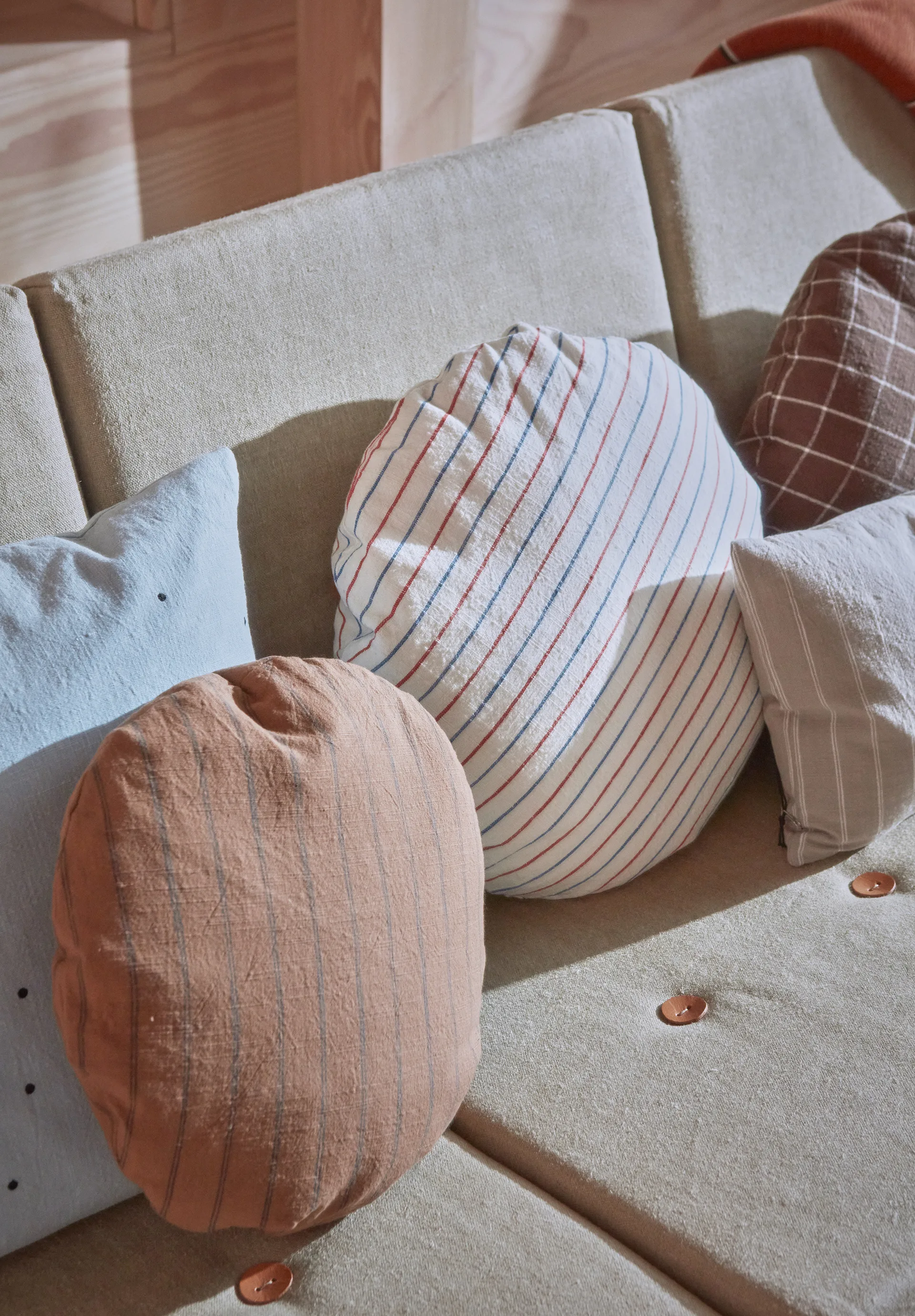 Kyoto pute Ø 48 cm, Blue-red OYOY